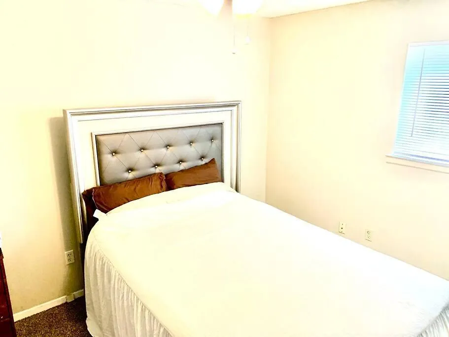 Travel Workers-2Br1Ba -3 Beds-Welcome Oval & Xai Memphis 0*,  United States
