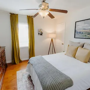 Apartment Centrally Located 2br Overton Square Unit 2 Fast Wifi Free Parking Yes Pets, Memphis